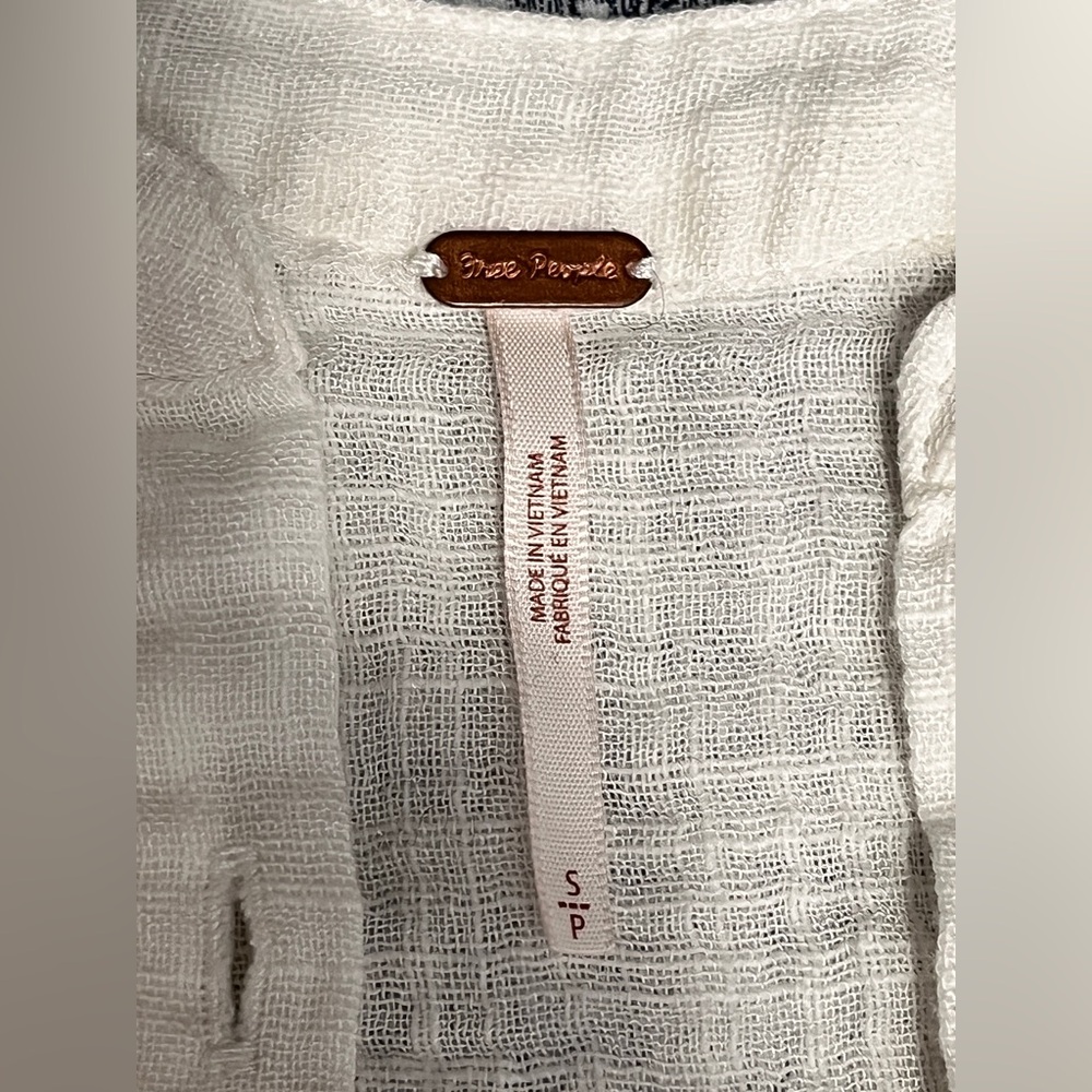Free People Talk To Me lightweight gauzy button-down shirt in Shite Small - Picture 9 of 11